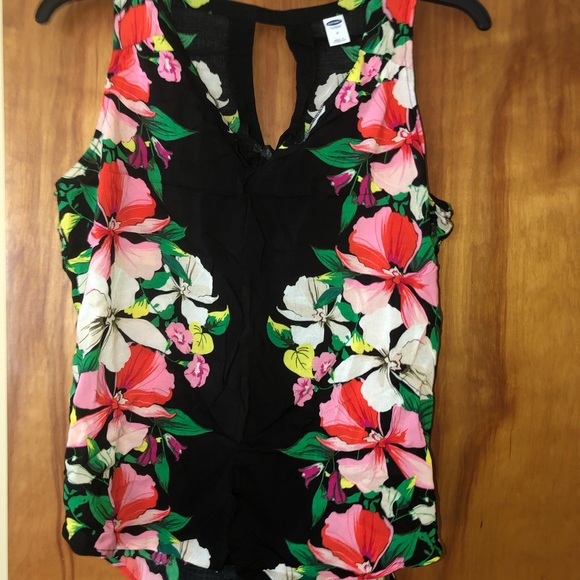 Floral tank - Picture 1 of 2